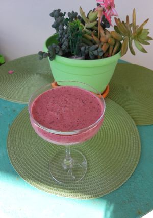 Φωτογραφία της συνταγής Smoothie με γάλα καρύδας και μιξ κόκκινων φρούτων