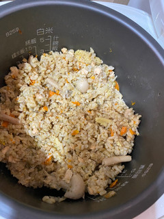 什錦鮭魚炊飯 的食譜成品照片