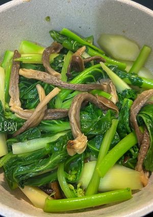 A picture of Stir-Fried Broccolini with Velvet Antler Mushrooms (Vegan).