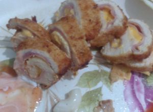 Una foto de Rollo de pollo con jamón y queso