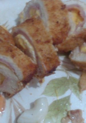Una foto de Rollo de pollo con jamón y queso