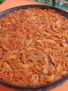 Una foto de Fideuá de secreto ibérico y calamar