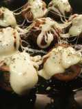 Portobello rellenos de verduras y queso raclette