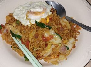 Foto resep Mie Goreng Hack Telur Ceplok Setengah Matang Aini'Cooking