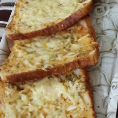 A picture of Spicy Cheese Garlic Toast Recipe.