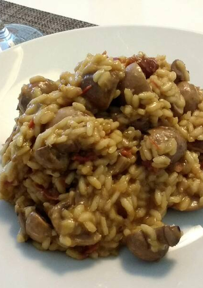 Una foto de Risotto de tomates secos y hongos