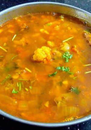 A picture of Gobhi Chana Dal.