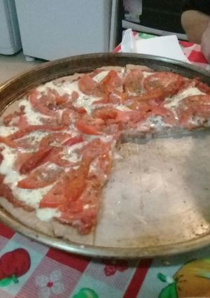 Una foto de Pizza con harina integral y sin aceite