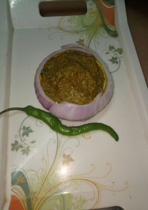 A picture of Pyaj ki chutney.