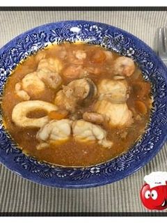 Una foto de Caldereta de pescado y marisco en crock-pot