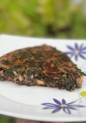 Una foto de Tortilla de hojas de Remolacha