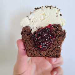 Una foto de Cupcakes de selva negra