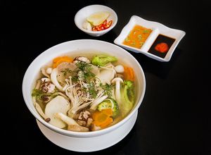 Hình của món Canh mọc nấm thanh mát.