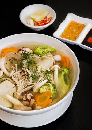 Hình của món Canh mọc nấm thanh mát.