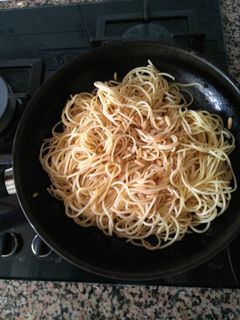 Una foto de Espaguetis con piñones