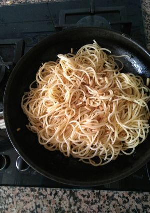 Una foto de Espaguetis con piñones