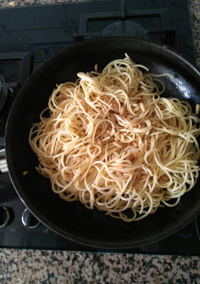 Una foto de Espaguetis con piñones