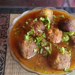 A picture of Raw banana kofta curry.