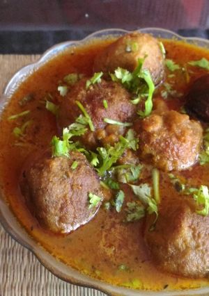 A picture of Raw banana kofta curry.
