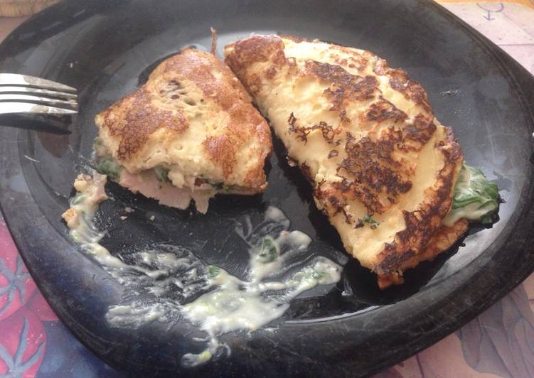 Crepes de espinacas con jamón york y bechamel