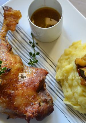 Une photo de Cuisses de canard rôties au four et son jus