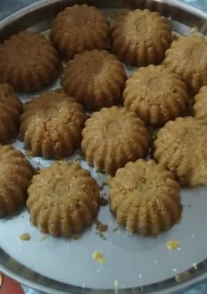 લાડુ(Ladoo Recipe in Gujarati) રેસીપી મુખ્ય ફોટો