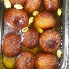 A picture of Gulab jamun.