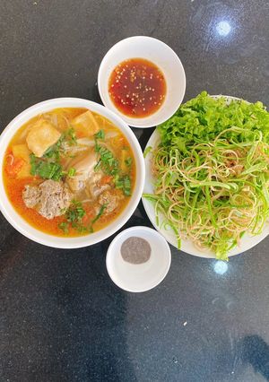A picture of Bún riêu cua.