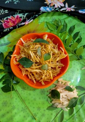 ঝুরি আলু ভাজা(jhuri aloo bhaja recipe in bengali) রেসিপির প্রধান ছবি