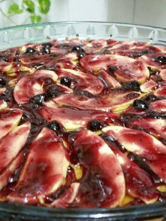 Una foto de Tarta de manzana con arándanos🍎🍏