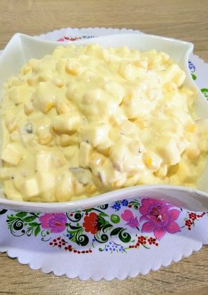 O poză a rețetei Salată de porumb cu cașcaval.