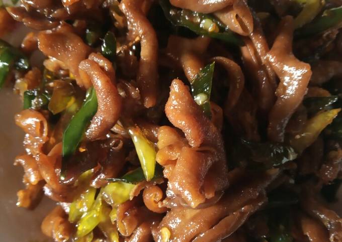 Langkah Mudah untuk Menyiapkan Tumis Usus Pedas Manis Lombok ijo 😋 yang Bikin Ngiler