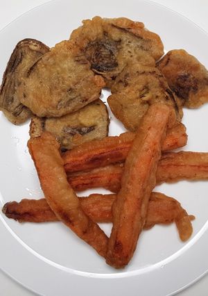 Una foto de Alcachofas y zanahorias en tempura con Saladmaster