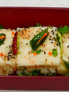 રવા ઢોકળા (Semolina Dhokla Recipe In Gujarati) રેસીપી મુખ્ય ફોટો