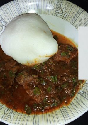 A picture of Tuwon Shinkafa da Miyan taushe (pumpkin soup).