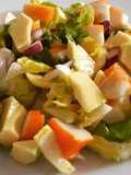 Ensalada de aguacate y surimi