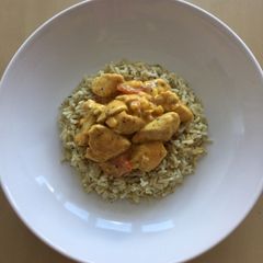 A picture of Chicken curry with brown rice.
