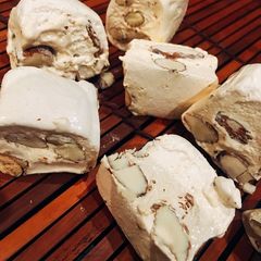 A picture of Nougat.