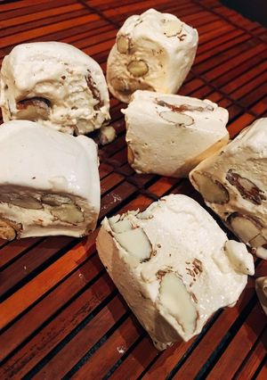 A picture of Nougat.