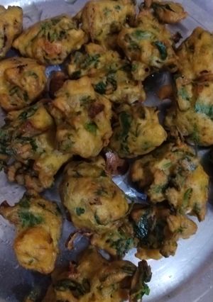 A picture of Methi pakoda.