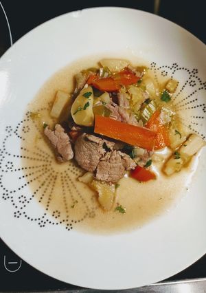Une photo de Filet mignon accompagné de légumes