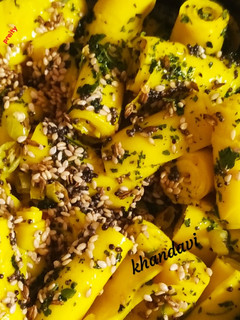 ખાંડવી (Khandvi Recipe In Gujarati) રેસીપી મુખ્ય ફોટો