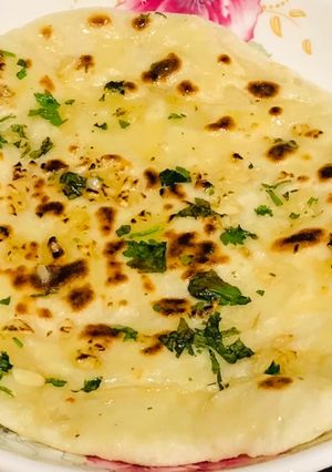 Hình của món NAAN - Bánh Mì Ấn Độ.
