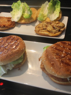 Una foto de Hamburguesas y lomo rebozado