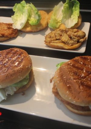 Una foto de Hamburguesas y lomo rebozado