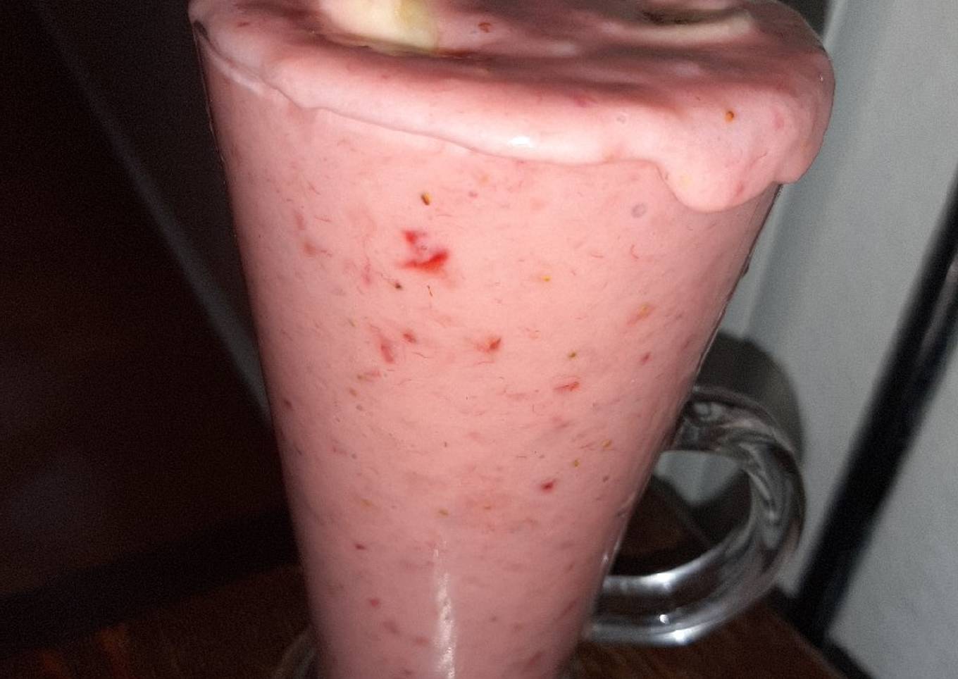 Strawberry Shake (Vegan)🍌🍌🍌🍌🍓🍓🍓🍓