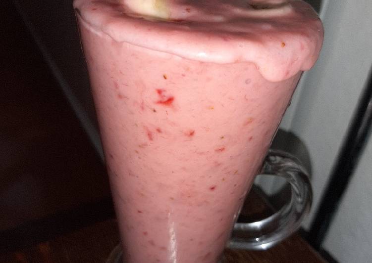 Simple Way to Cook Yummy Strawberry Shake (Vegan)🍌🍌🍌🍌🍓🍓🍓🍓
