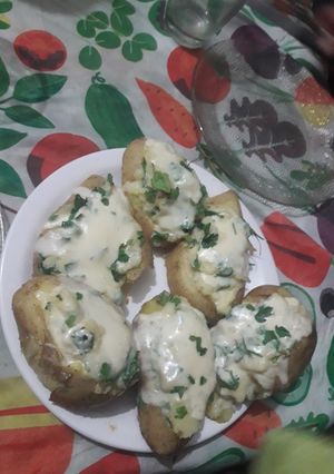 Una foto de Papas rústicas rellenas con queso