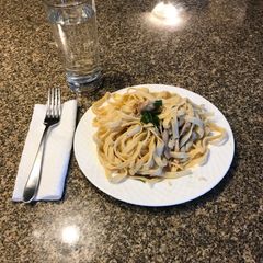 Fettuccine chicken Alfredo A picture of Fettuccine chicken Alfredo.