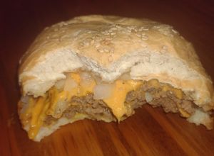 Una foto de Hamburguesa *doble cuarto de libra* a mi modo😅